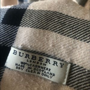 BURBERRY cashmere lightweight shawl/scarf